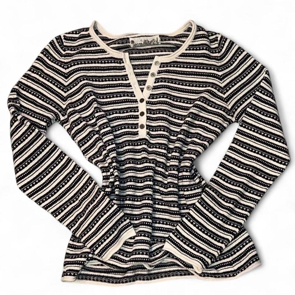White and black striped organic